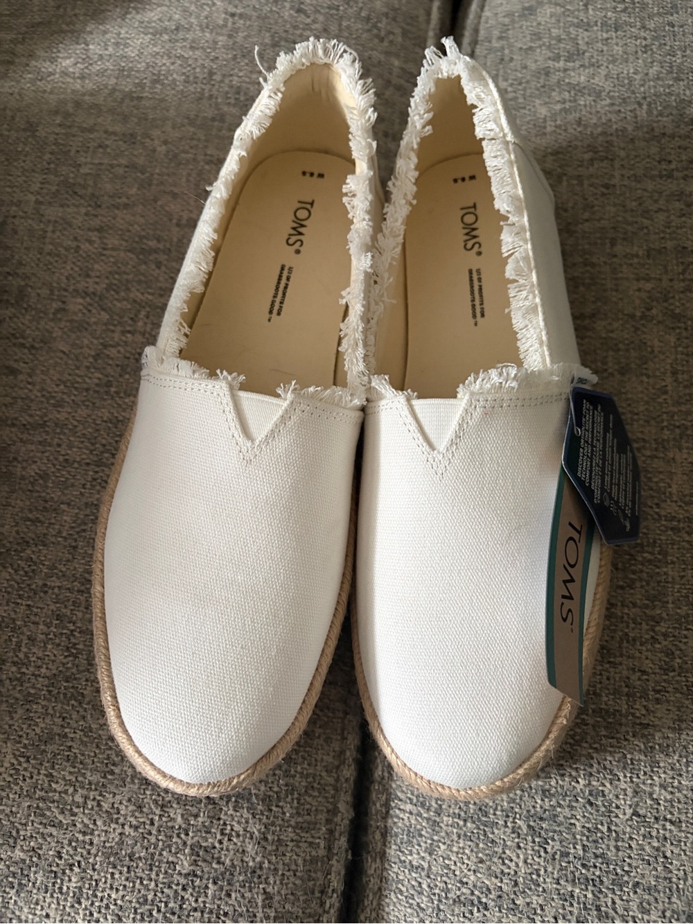TOMS Women's White Canvas Frayed-Edge Slip On Espadrille